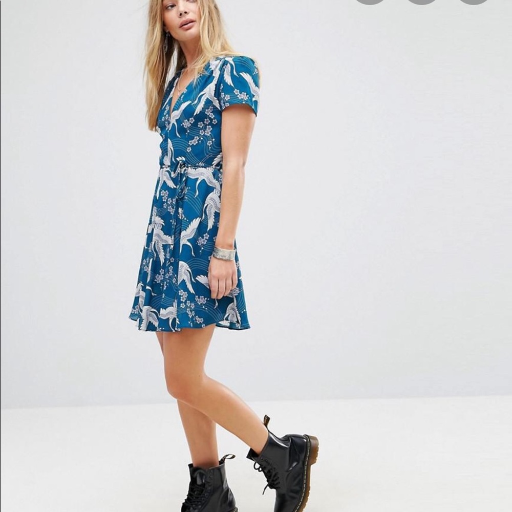 Glamorous tea dress in vintage heron print